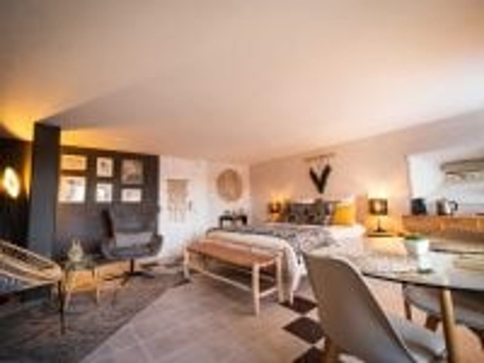 Studio Les Vignes de 32 m² avec lit 160x200 en linge de lin, coin repas et décoration bohème chic au Château Papounan,…
