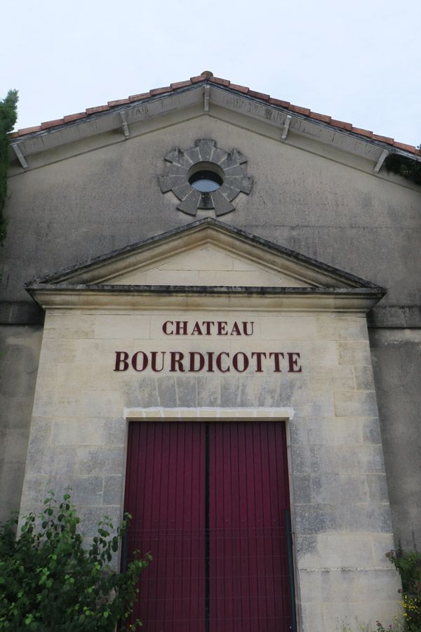 Chateau Bourdicotte en facade, Bordeaux Vineam