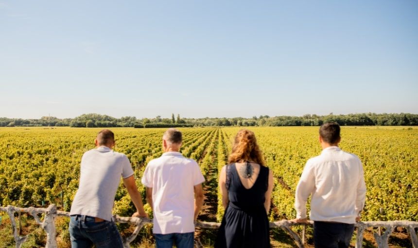 Visite et dégustation au Château Caillou près de Bordeaux dans une propriété familiale et Grand Cru Classé en 1855 en…