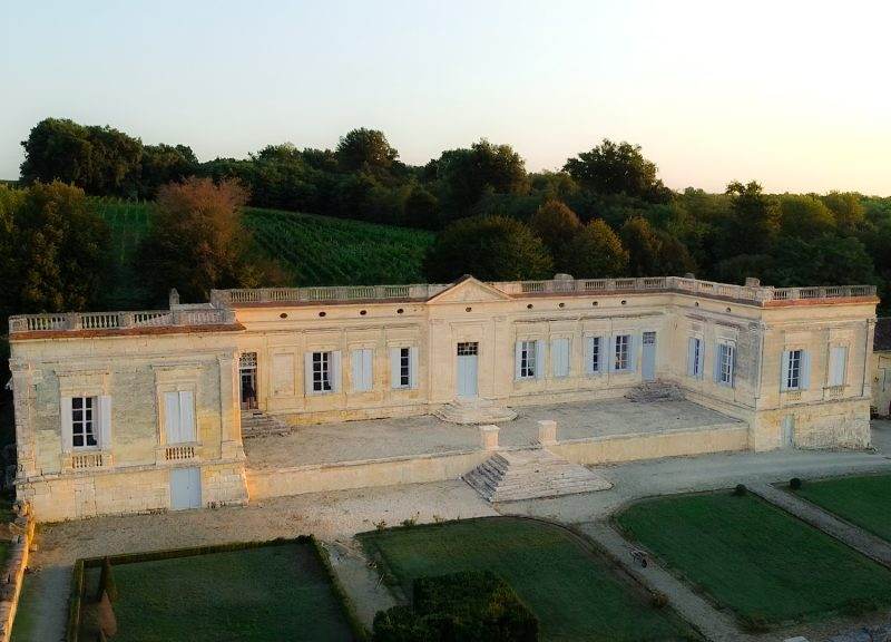 chateau-le-piat-drone