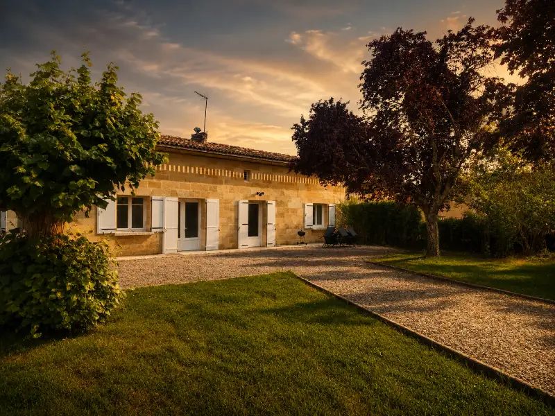 Gîte à Saint-Émilion : séjournez dans les vignes au Château Tour Grand Faurie
