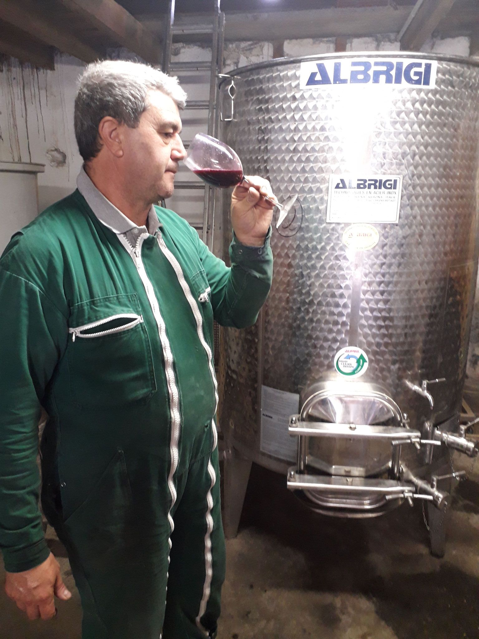 vendanges 2019, un joli millésime 2019 à venir ,  une couleur déjà bien prononcée aprés 2 à 3 jours de cuvaison...