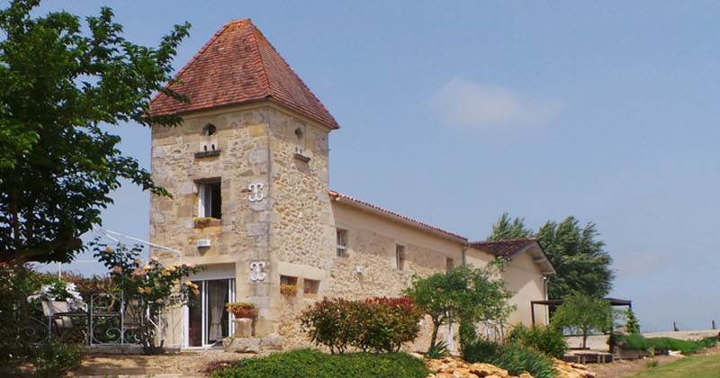 Pigeonier du 17éme siécle gîte de pezelin pour vos vacances