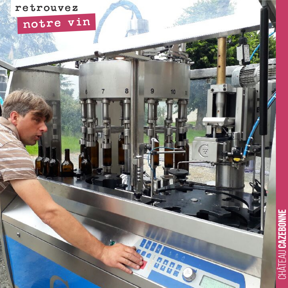 We are bottling our 2017 grand blanc.
We will offer it for sale in September (we still have a bit of work left to finalise the label's graphic design).
