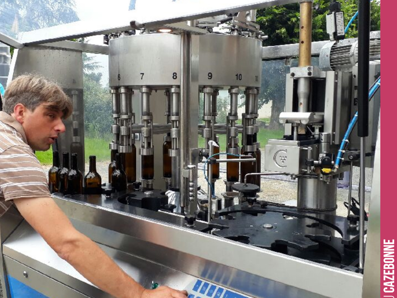 We are bottling our 2017 grand blanc.
We will offer it for sale in September (we still have a bit of work left to finalise the label's graphic design).