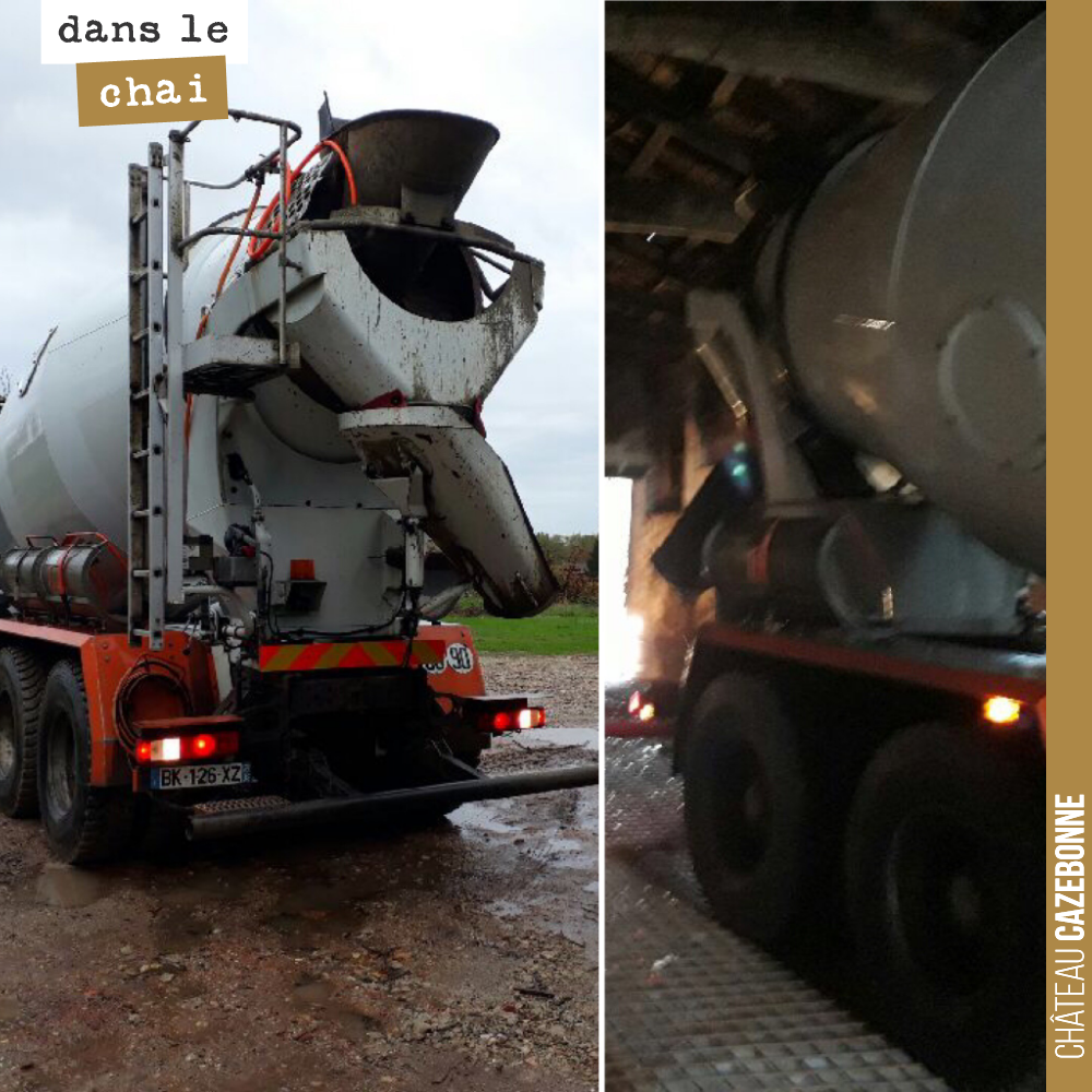 We have poured the concrete screed in our future storage and ageing cellar.
The concrete mixer truck just squeezed under the gate. Phew.
Now we'll have to wait 3 weeks for it to dry.
...