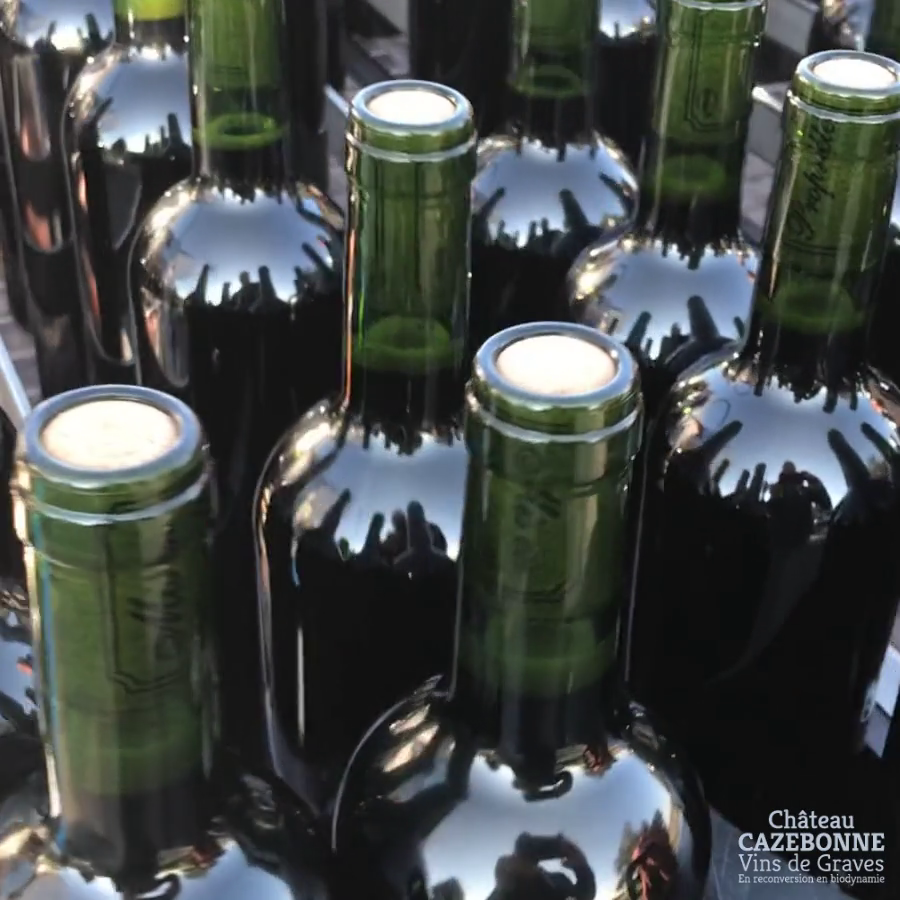 A fascinating carousel, that of bottling the wines from our 2017 vintage...