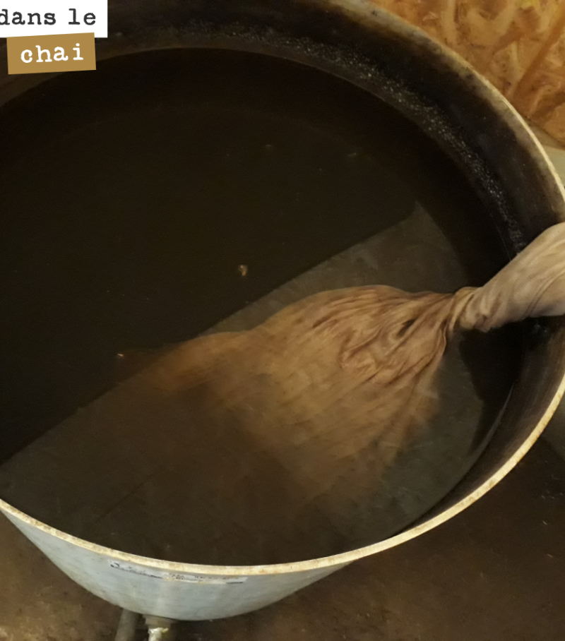 On prépare la tisane que l’on dynamisera et qui viendra en complément du prochain traitement.