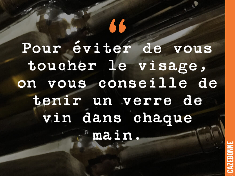 Pour éviter de vous toucher le visage, on vous conseille de tenir un verre de vin dans chaque main.