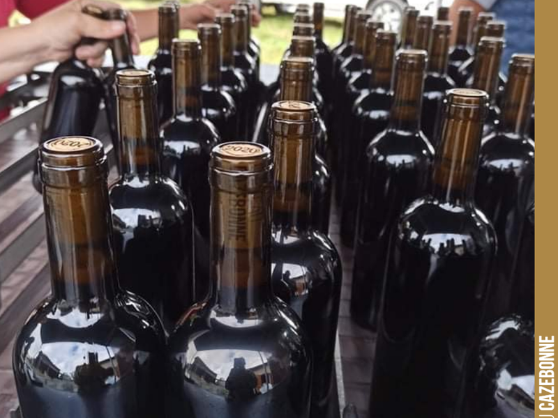 Today is bottling day. It is just as well; with this weather, it is hard to take the tractor out to work under the rows.
We are bottling our cuvée Entre amis ...
