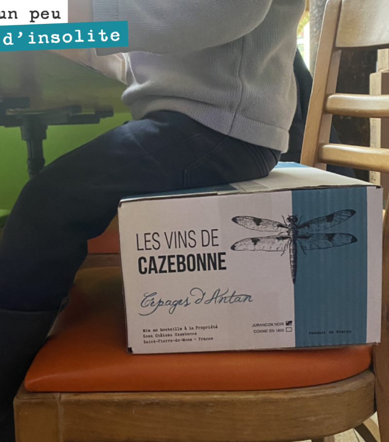 Quand les cartons de Cépages d’antan servent de rehausseur à 750g la table.
On n’y avait pas pensé !